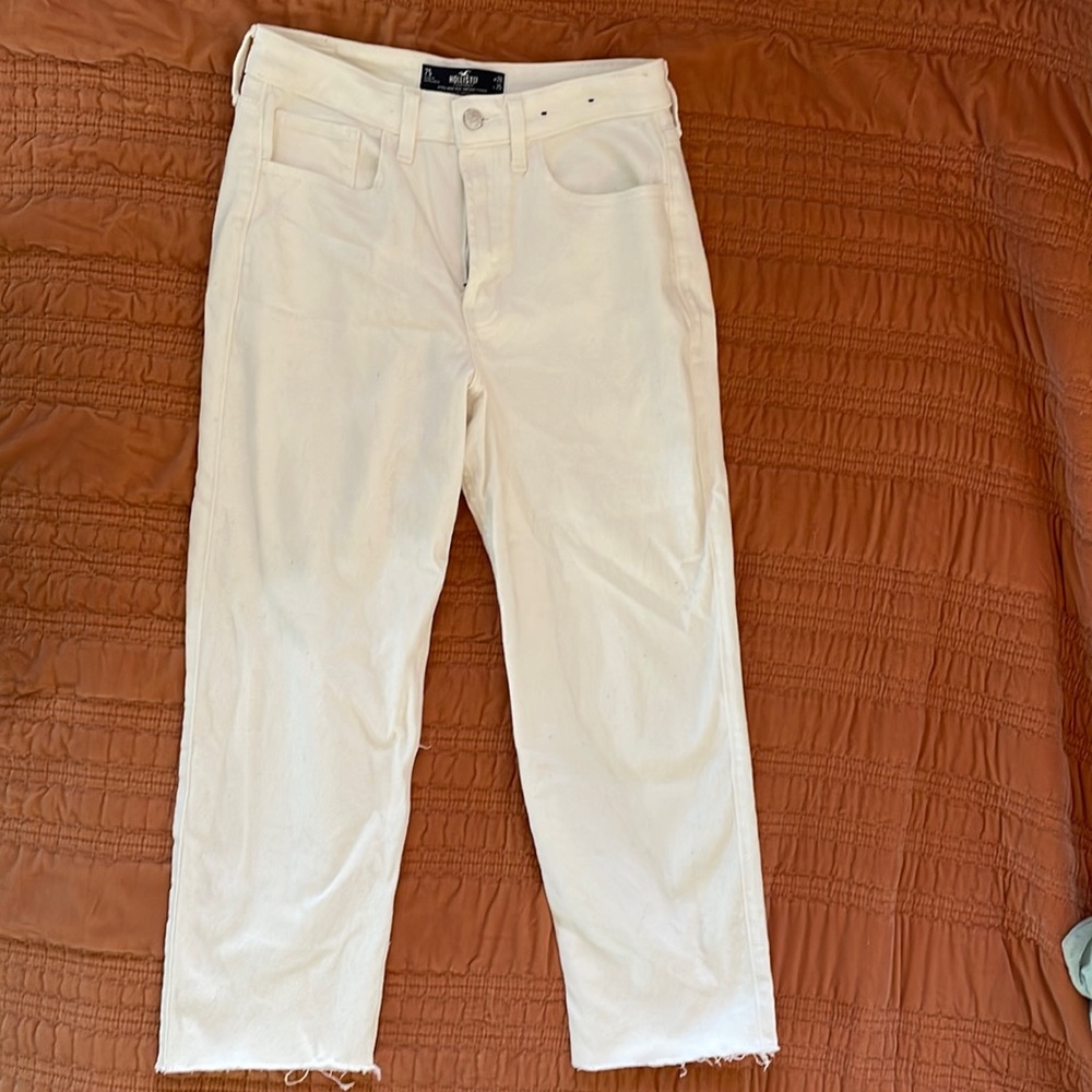 Hollister Ultra High Rise Vintage Straight White denim pants 7S (fit like 5)
